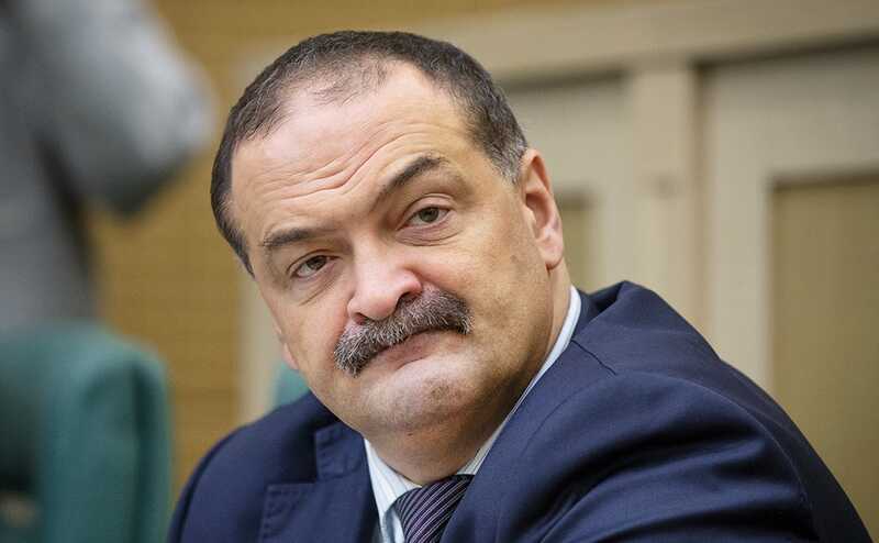 Обыски в кабинетах чиновников Дагестана подрывают репутацию главы республики Сергея Меликова